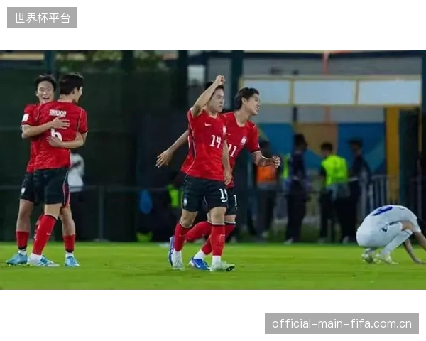 韩国队以不败战绩晋级世界杯，显示出在亚洲范围内强大的统治力。